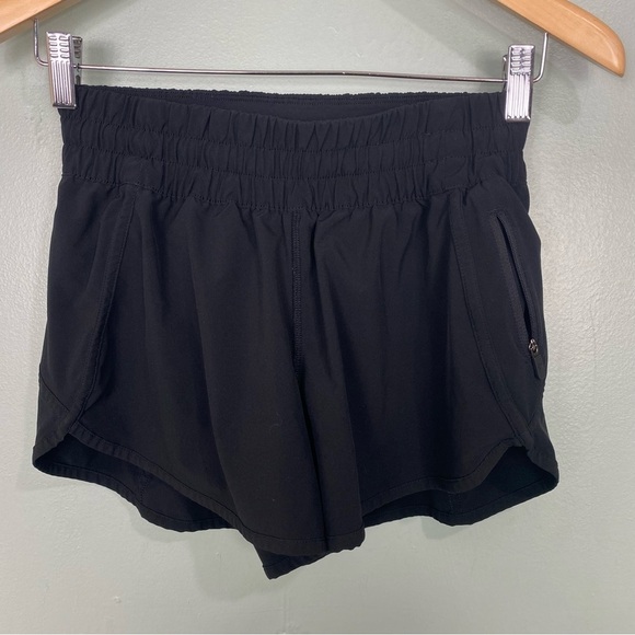 Lululemon Tracker Short V 4” Sz 6 W7AZ2S Black Running - Picture 1 of 4